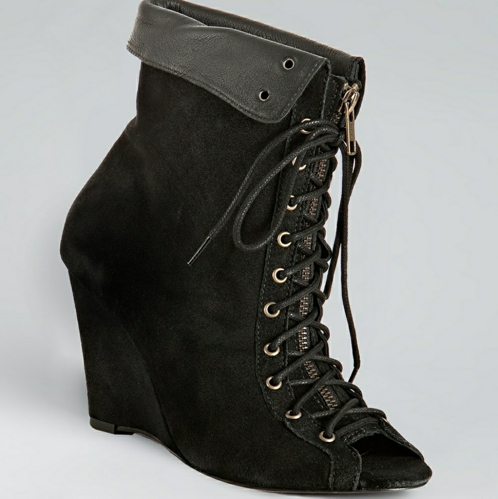 Caviar Suede Lace-Up Zip Pee toe bootie Sz41
